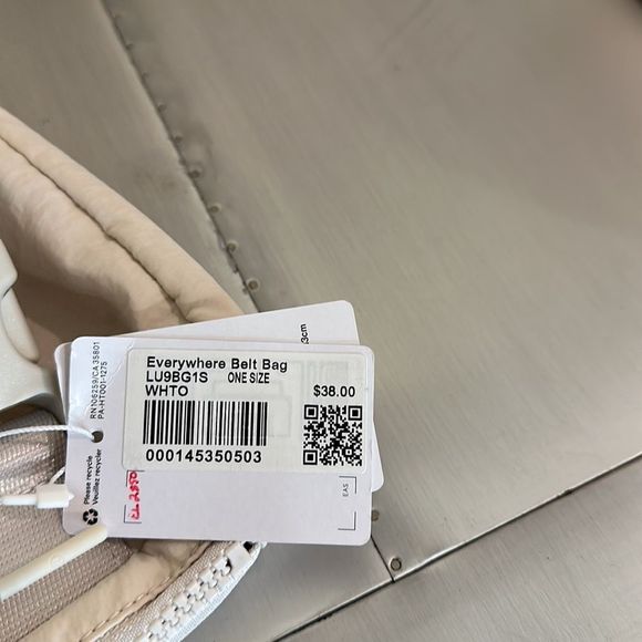 Lululemon Everywhere Belt Bag in white Opal NWT - Picture 3 of 4